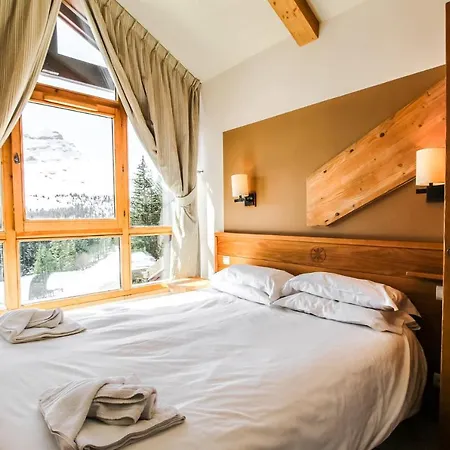 Cosy, Modern 2-bed With Fireplace & Beautiful Views