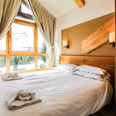 Apartment Cosy, Modern 2-bed With Fireplace & Beautiful Views