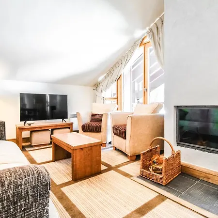 Cosy, Modern 2-bed With Fireplace & Beautiful Views Apartment