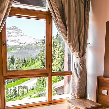 Cosy, Modern 2-bed With Fireplace & Beautiful Views